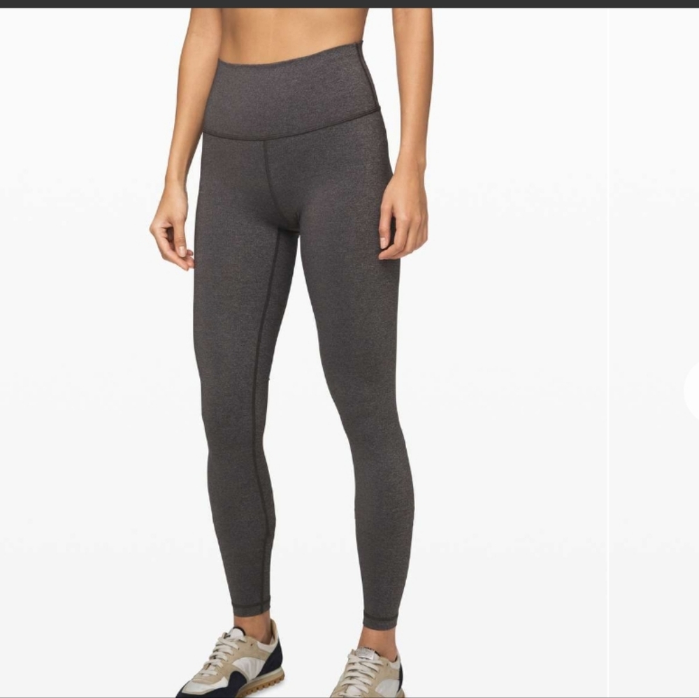 Lululemon Wunder Under high rise 31" leggings.